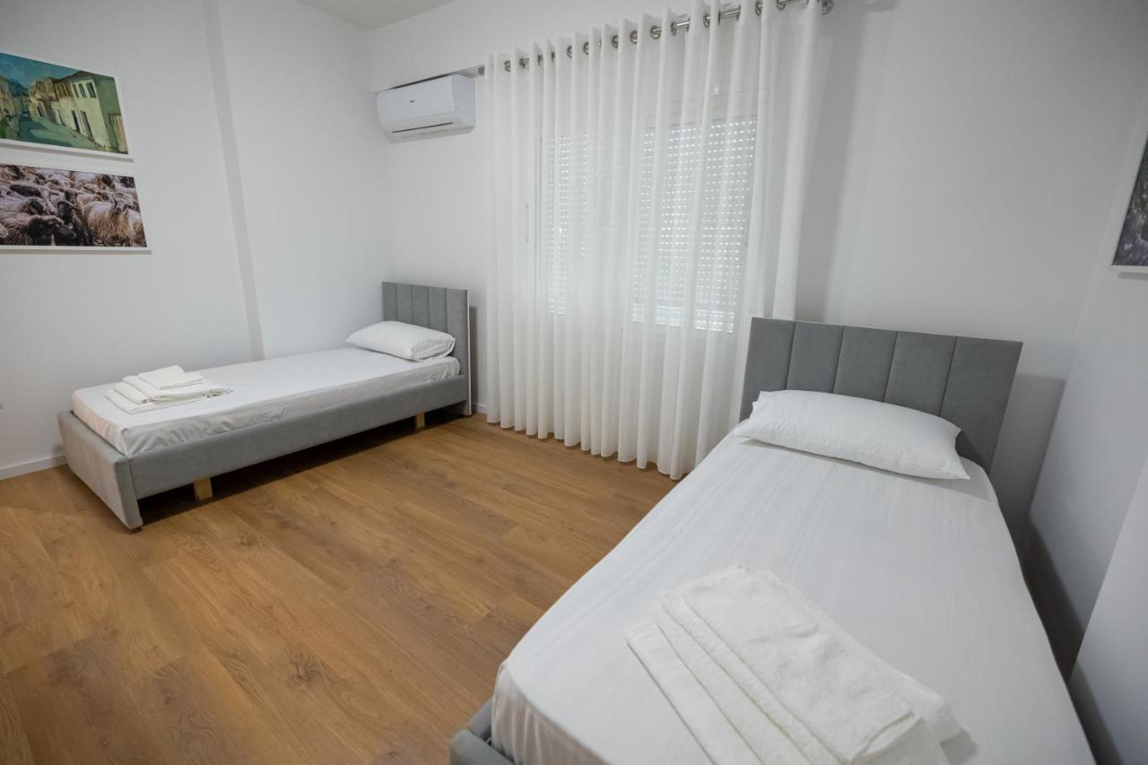 Victoria Lungomare Apartment Vlorë Exteriör bild