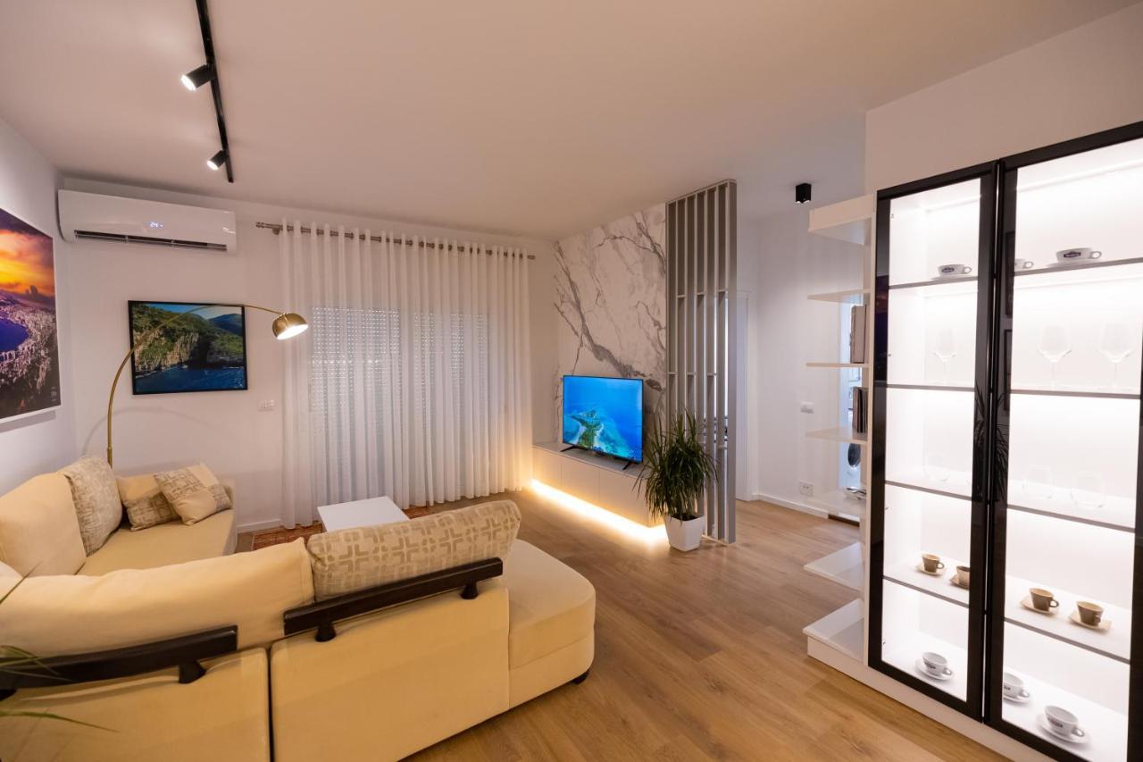 Victoria Lungomare Apartment Vlorë Exteriör bild